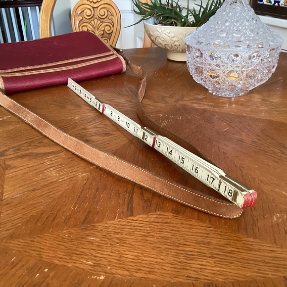 VINTAGE DOONEY & BOURKE DEEP BURGUNDY WITH BROWN  PEBBLED LEATHER SHOULDER BAG - Picture 10 of 14